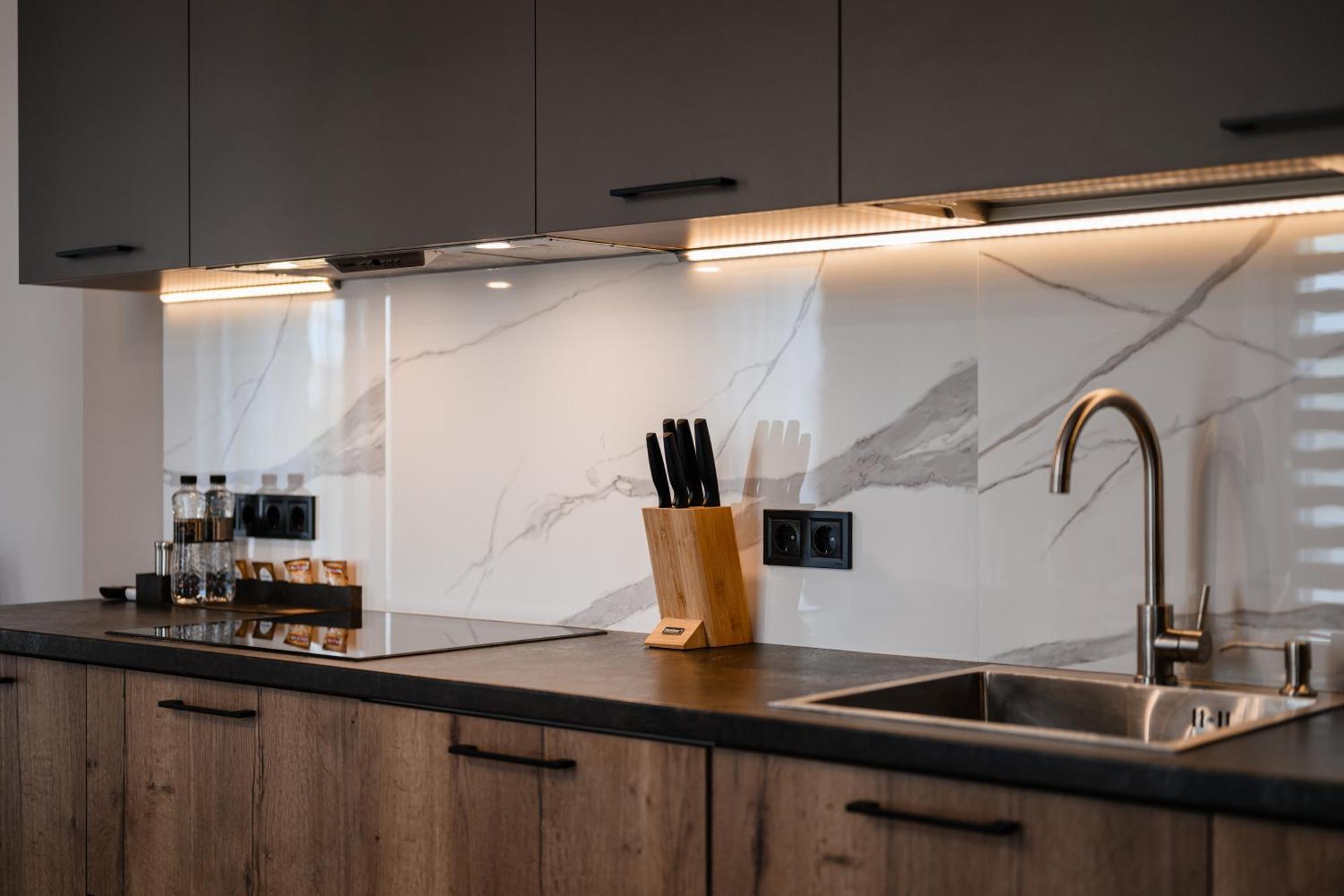 Luxury Apartments Smart House Ужгород Екстериор снимка