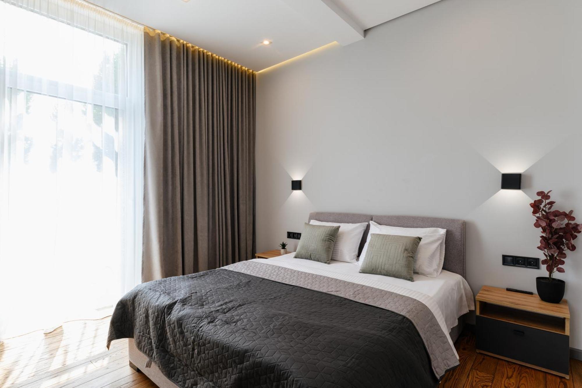 Luxury Apartments Smart House Ужгород Екстериор снимка