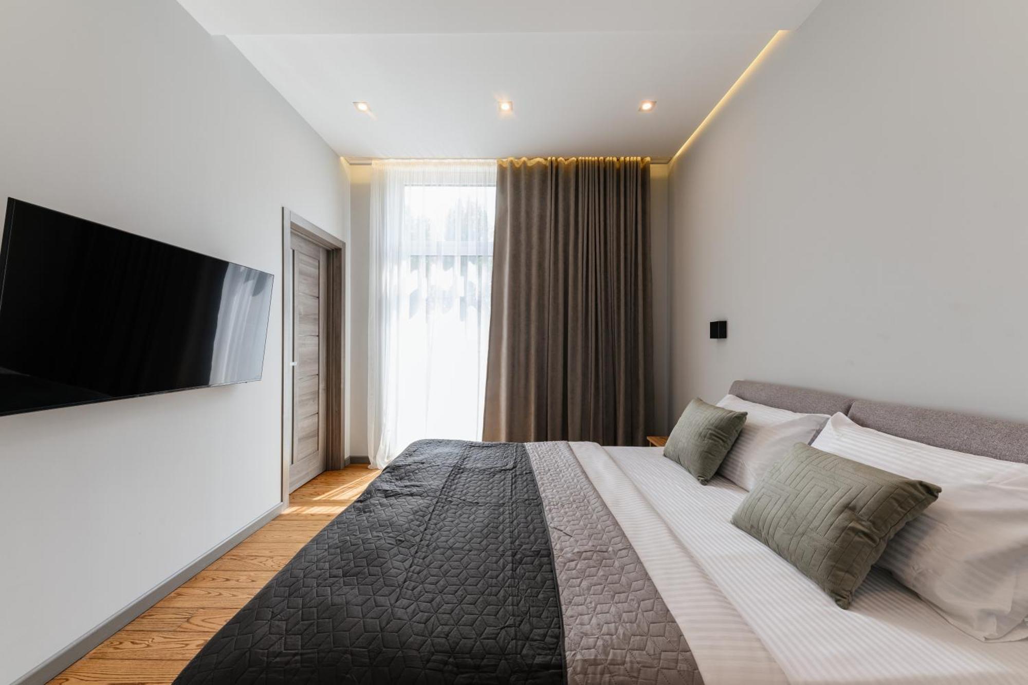 Luxury Apartments Smart House Ужгород Екстериор снимка