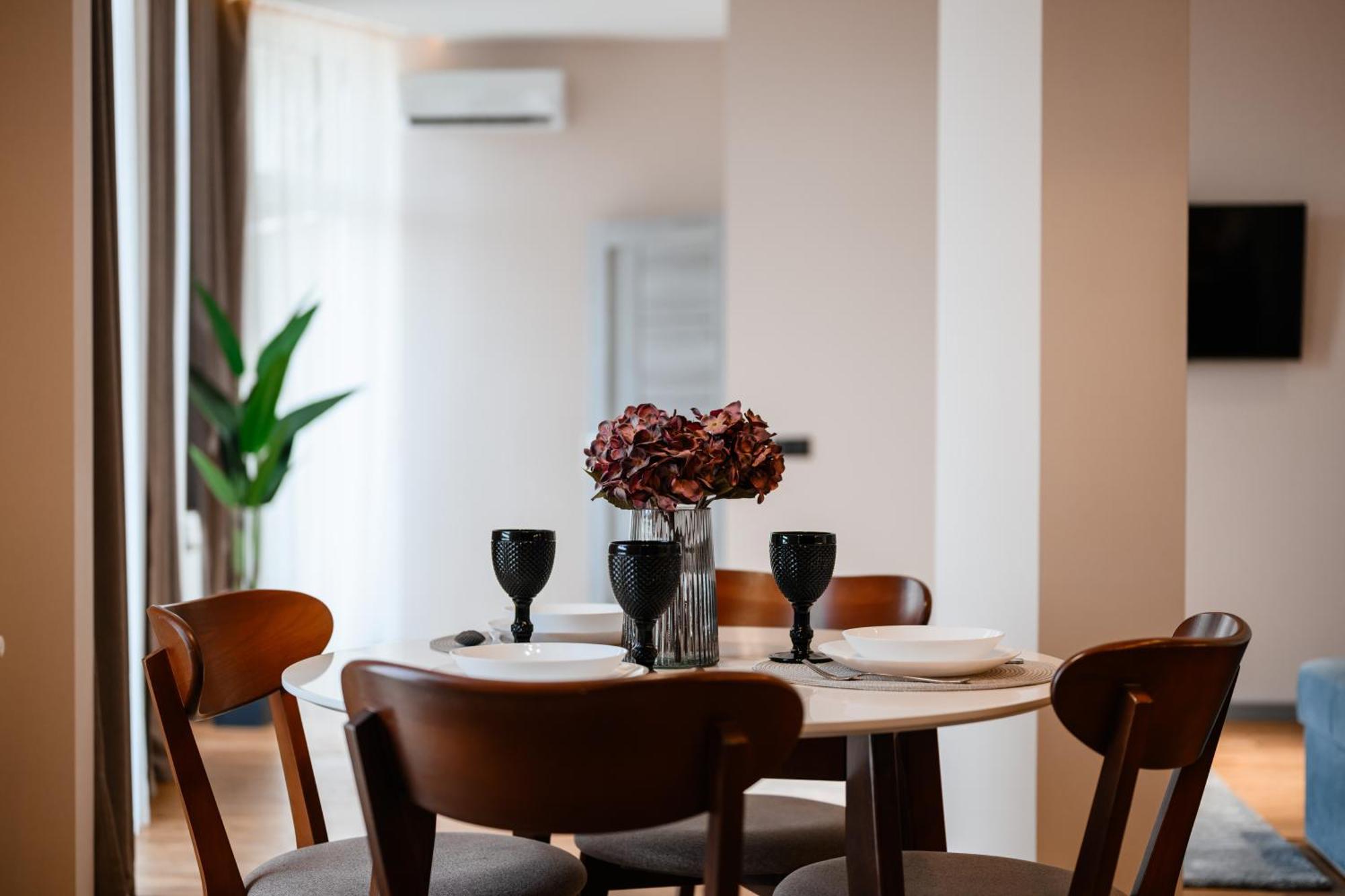 Luxury Apartments Smart House Ужгород Екстериор снимка