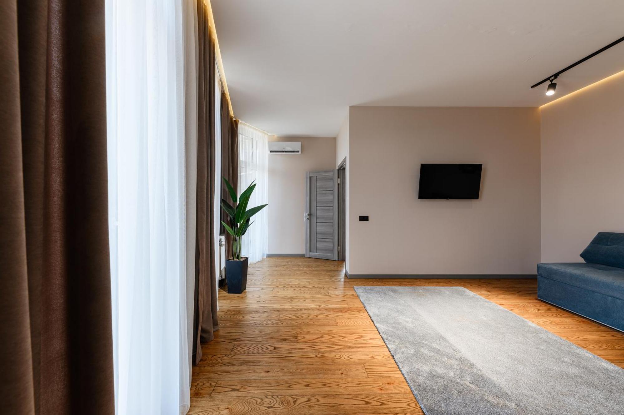 Luxury Apartments Smart House Ужгород Екстериор снимка