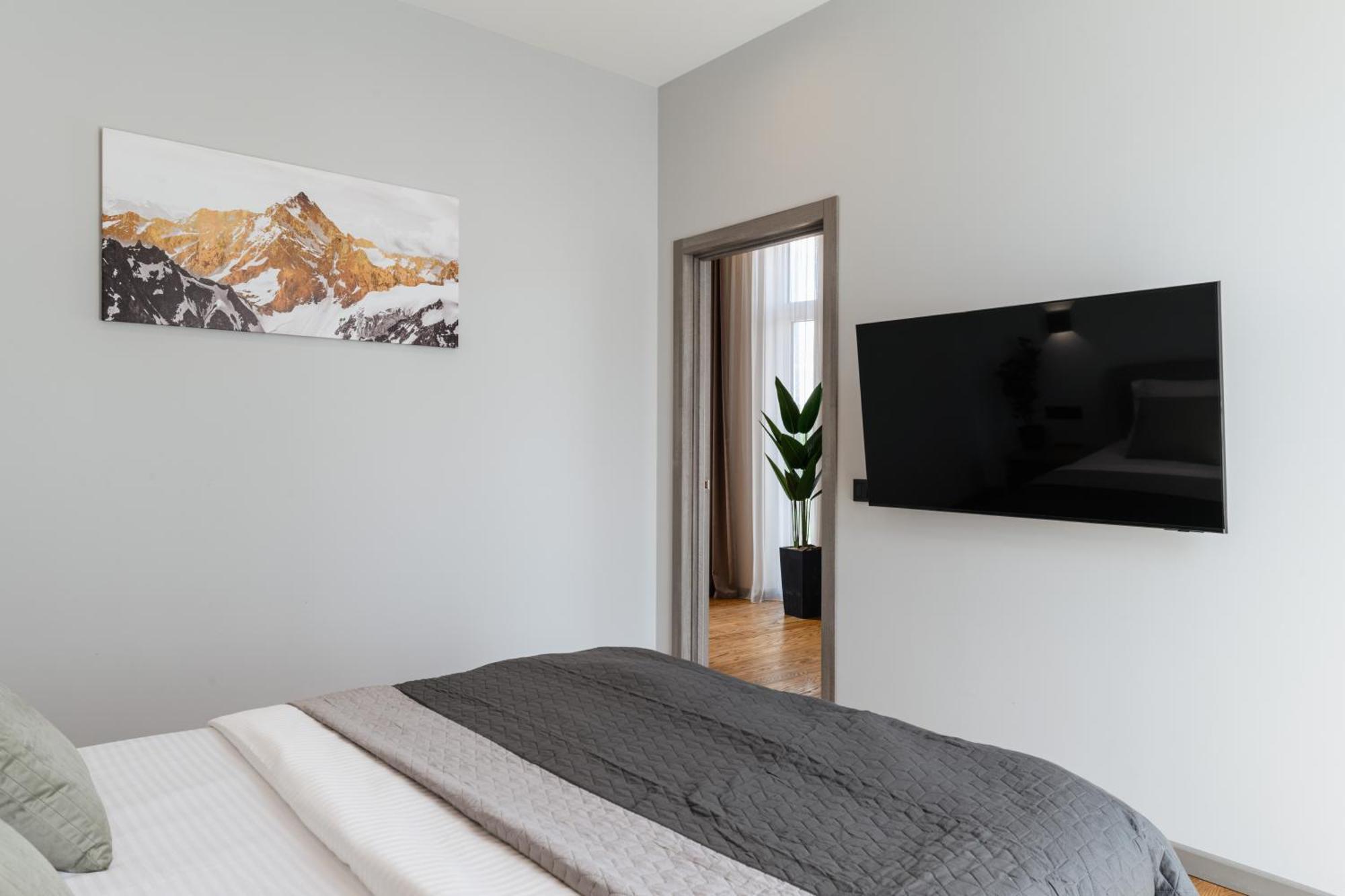 Luxury Apartments Smart House Ужгород Екстериор снимка