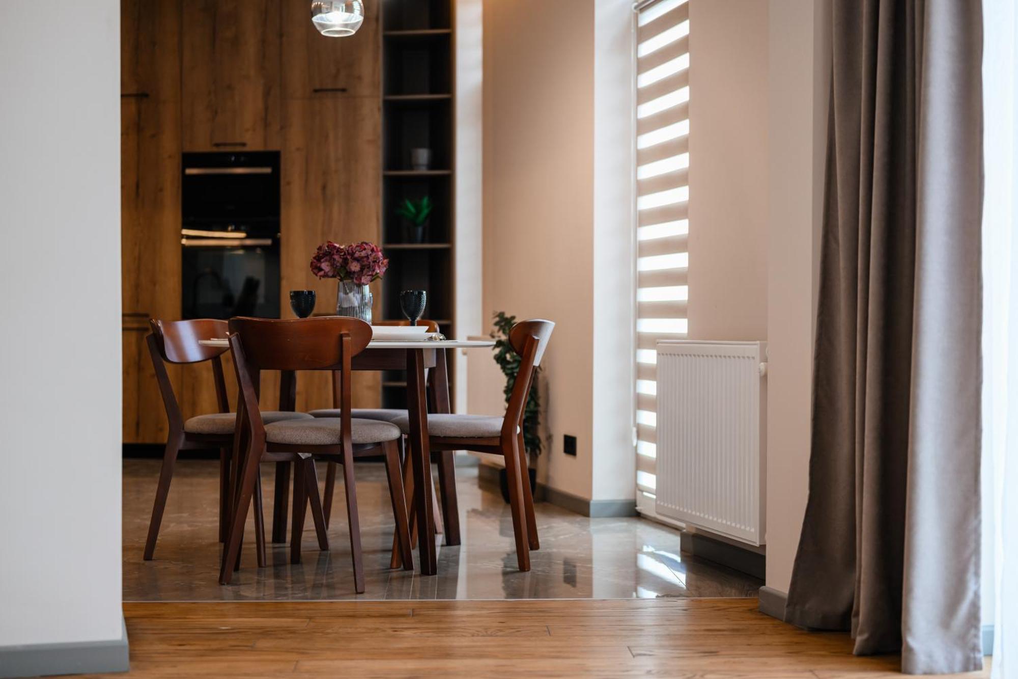 Luxury Apartments Smart House Ужгород Екстериор снимка