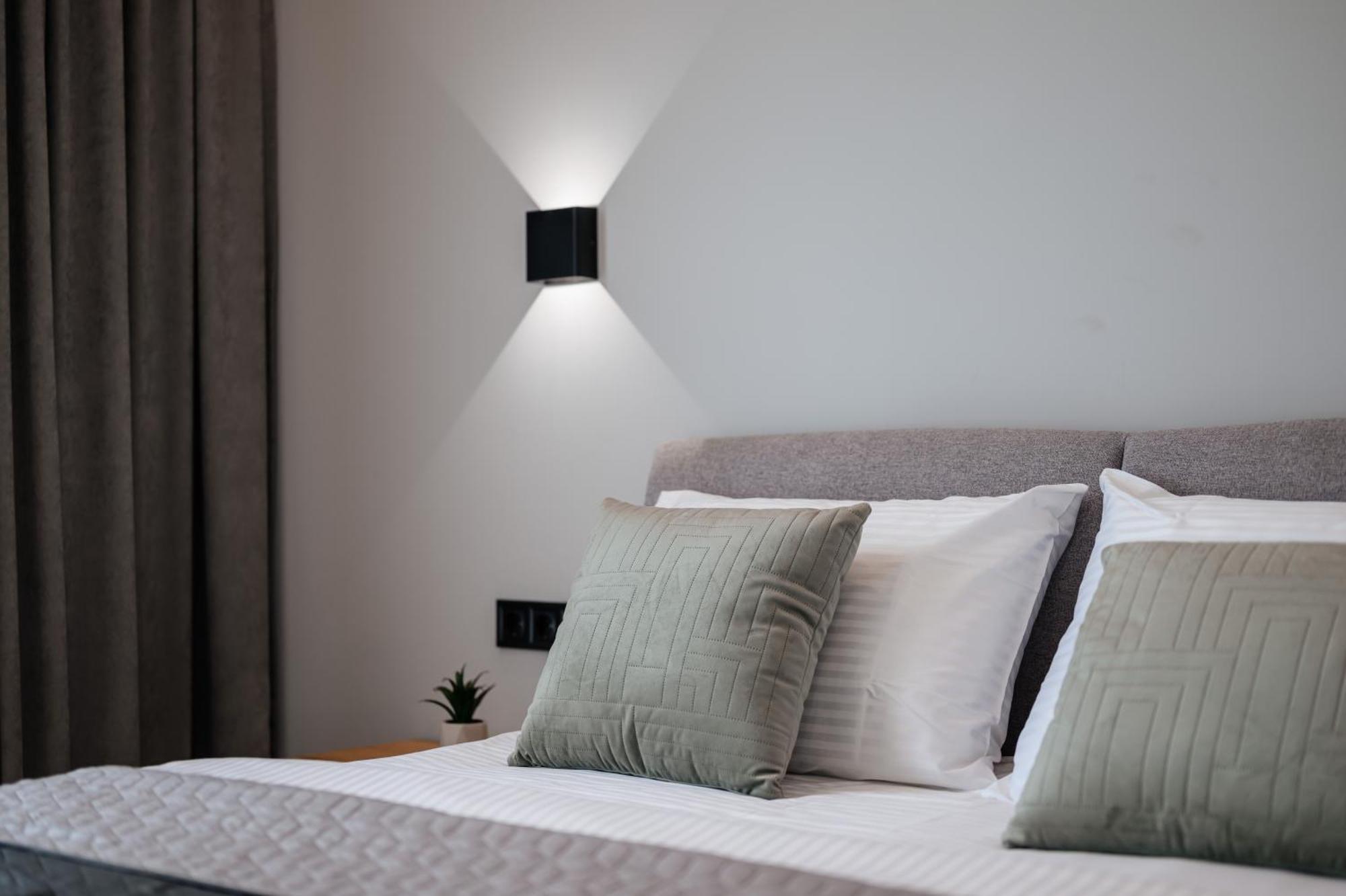 Luxury Apartments Smart House Ужгород Екстериор снимка
