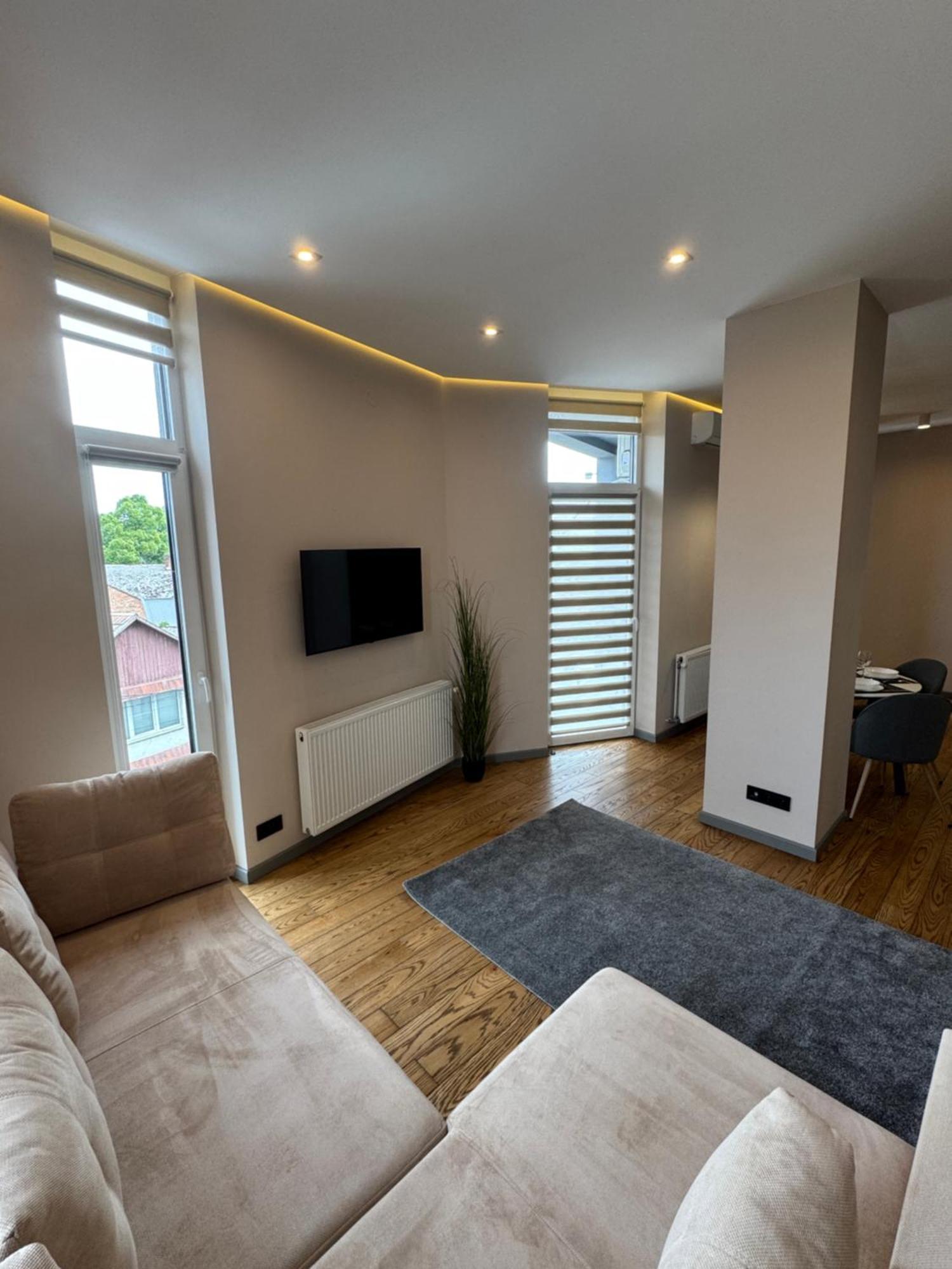 Luxury Apartments Smart House Ужгород Екстериор снимка